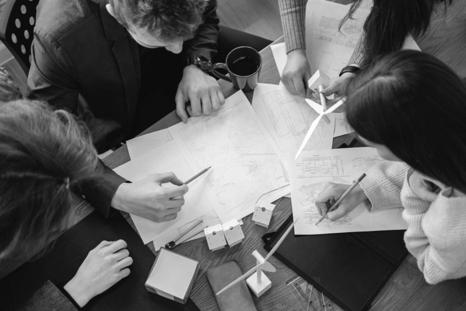 Consultation financière personnalisée dans un environnement professionnel